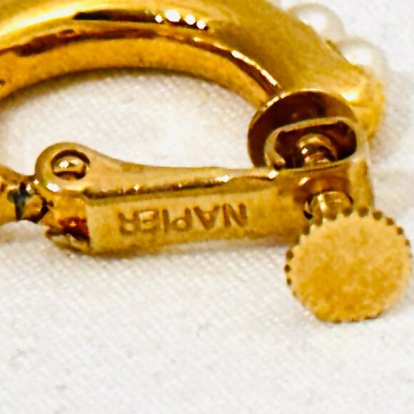 Vintage Napier Gold Tone Faux Pearl Half Hoop Screw Back Earrings - Picture 8 of 8